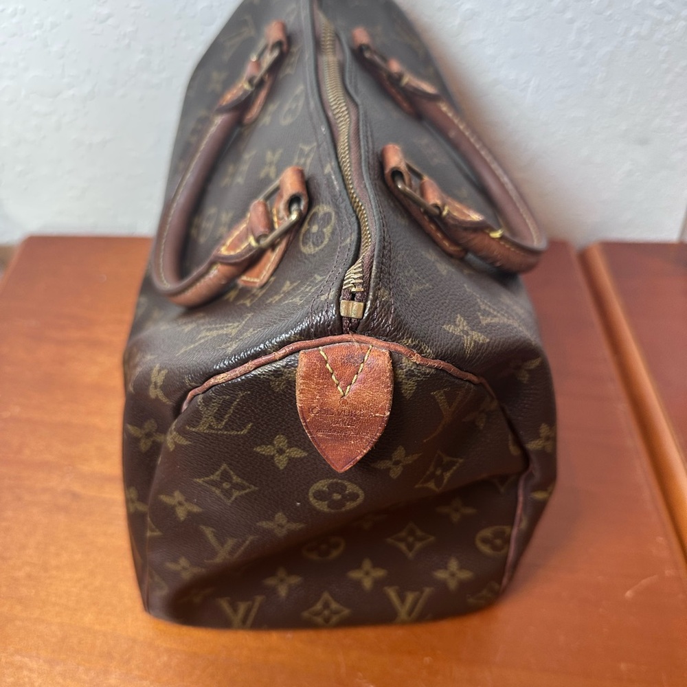 Pre-Owned Authentic Vintage Louis
Vuitton Monogram Speedy 30 - Picture 3 of 16